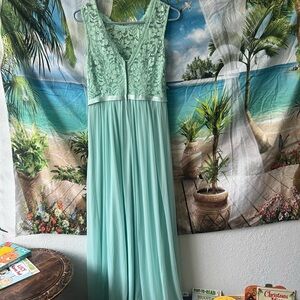 David's Bridal Mint Green Lace Wedding Dress